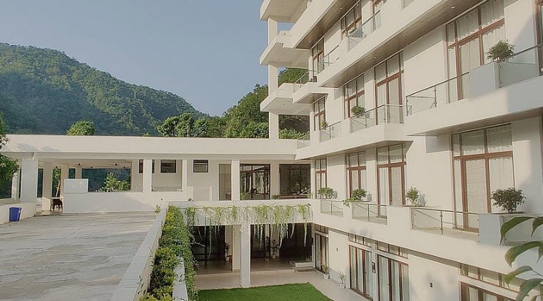 Phool Chatti Ashram, Pauri Garhwal, Uttarakhand - Vushii.com